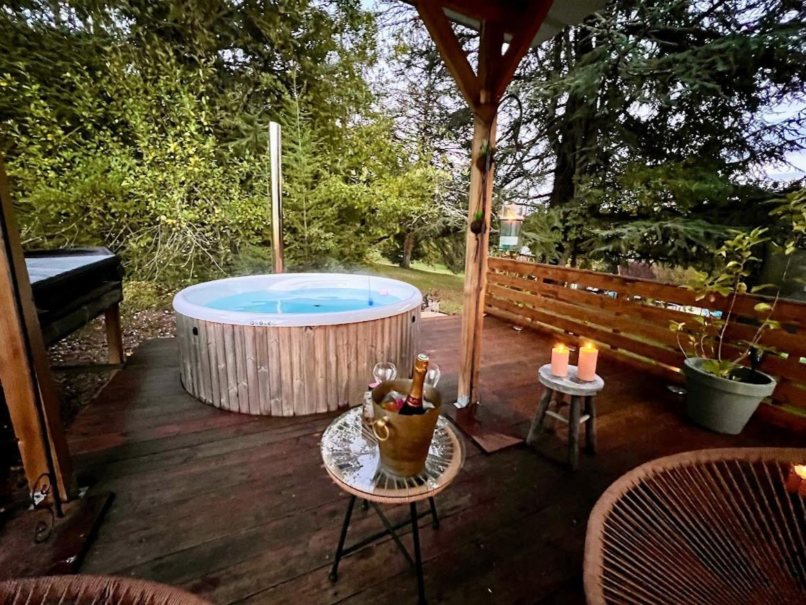 Domaine Le Manoir, Gites De Charme Et De Caractere Avec Piscines Privatisees Et Spa Nordique Fossemagne Exterior photo
